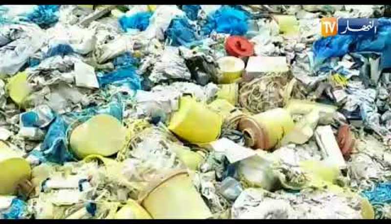 عائلات توجه مخاطر النفايات الطبية بوهران