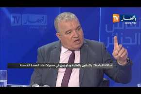 نقاش الجزائر: أساتذة الجامعات يلتحقون بالطلبة ويخرجون في مسيرات ضد العهدة الجديدة