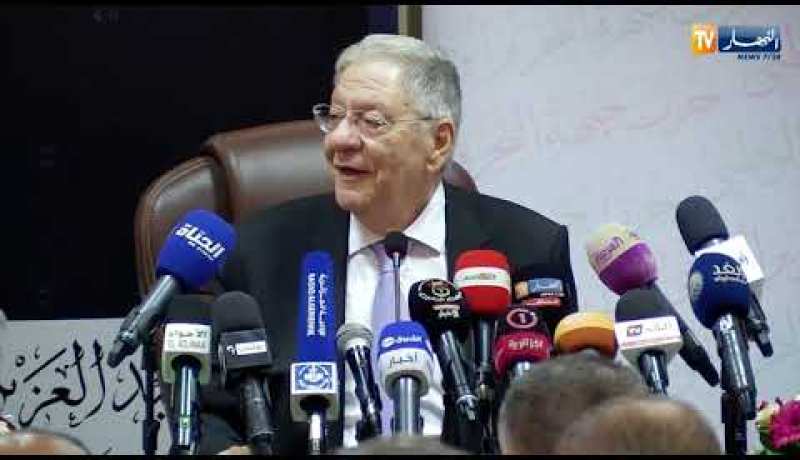 شاهد ماذا قال ولد عباس لصحفي النهار خلال الندوة الصحفية