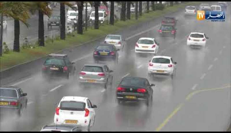 أمطار رعدية غزيرة وثلوج على المرتفعات التي يصل علوها 900 متر