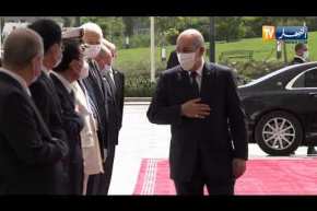 لحظة وصول رئيس الجمهورية عبد المجيد تبون إلى المسجد الأعظم