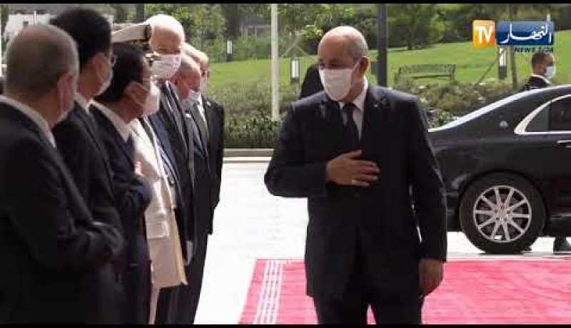 لحظة وصول رئيس الجمهورية عبد المجيد تبون إلى المسجد الأعظم