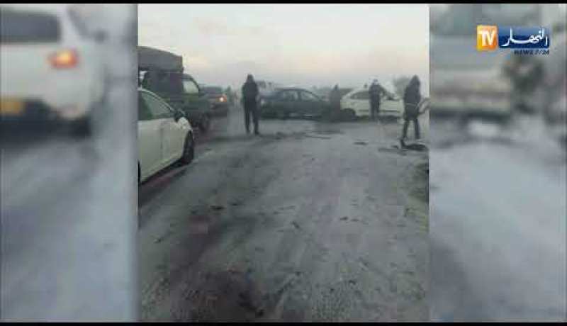 سطيف: حادث مرور مروع إثرى إصطدام تسلسلي للسيارات بالطريق السيار شرق غرب