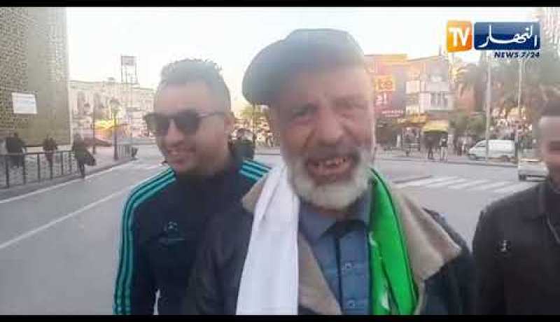 قسنطينة: كهل ينتقد النظام بطريقة كوميدية رائعة