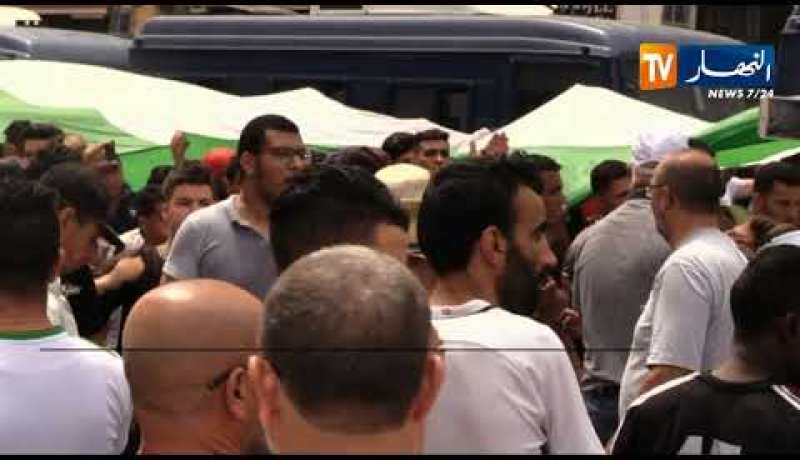 العاصمة: الجزائريون ينزلون للشارع في الجمعة الـ 24 بشعار “نحن صامدون”