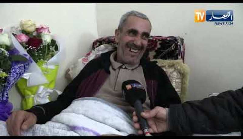 بالرغم من مرضه.. الابتسامة وروح الفكاهة لم تفارق الفنان القدير مصطفى زازا