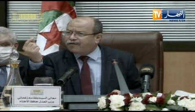 “زغماتي :”منذ 1963 والدساتير الجزائرية توُضع في ظروف خاصة