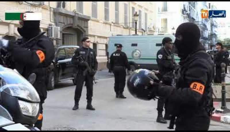 رشيد لوراري: “حجم الأموال المهربة يفوق الموجودة هنا..وسلطتنا التشريعية لم تكن تدرس الصفقات بعمق”