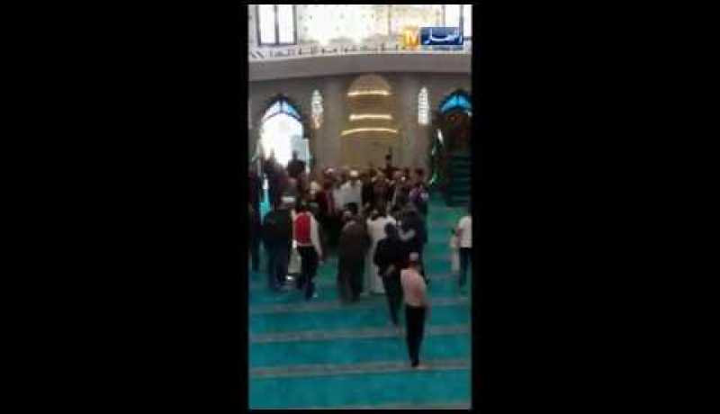 شاهد شيخ شمس الدين…..يدشن مسجد جديد بوادي العلايق بنته زوجة رجل أعمال بالبليدة