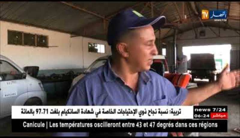 عمال النظافة يؤدون واجبهم المهني بشكل مضاعف في أول أيام العيد بمعسكر