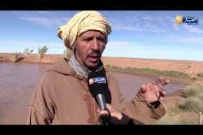 البيض: فلاح يبادر ببناء سد صغير لسقي مزروعاته ببوقطب