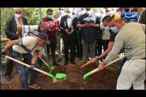 الوزير السابق “الطاهر حجار” يشيع جثمان شقيقه الديبلوماسي الراحل عبد القادر حجار