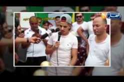 يوسف عطال يحتفل بكأس إفريقيا مع أنصار الخضر بتيزي وزو