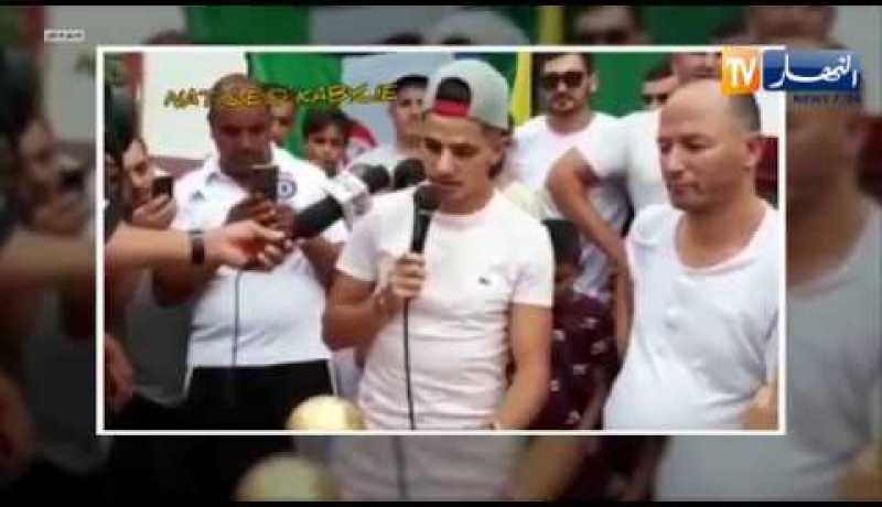 يوسف عطال يحتفل بكأس إفريقيا مع أنصار الخضر بتيزي وزو