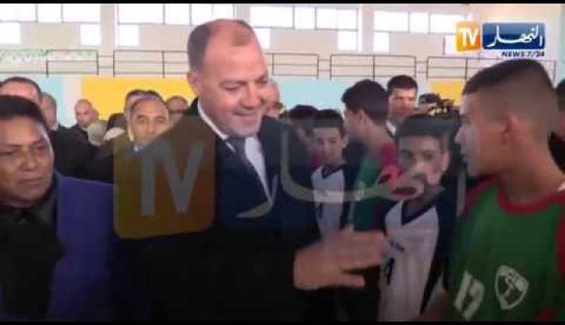 وزير الشباب والرياضة يقوم بزيارة تفقدية للمنشآت الرياضية بسيدي بلعباس