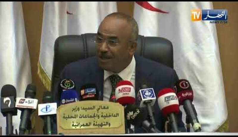 وزير الداخلية نور الدين بدوي في لقاء مع مختلف فعاليات المجتمع المدني بسكرة