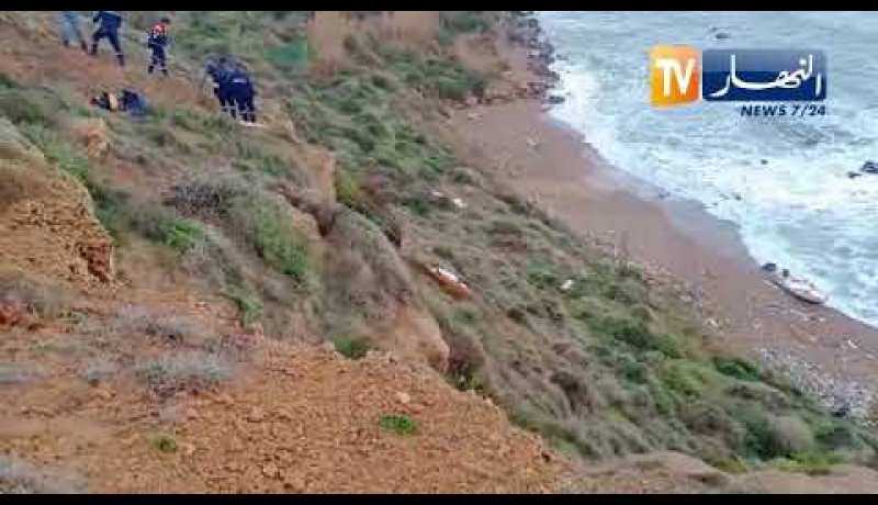 مستغانم: شاهد لحظة نقل جثت 7 أشخاص إلى مصلحة حفظ الجثت الذين لفظتهم أمواج البحر بشاطء الإخوة الثلاث