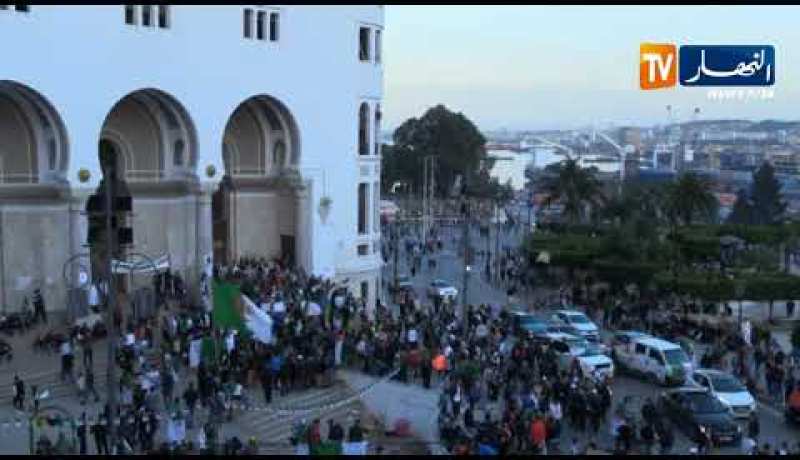 الجزائريون يواصلون حراكهم في أول جمعة بعد إستقالة الرئيس بوتفليقة