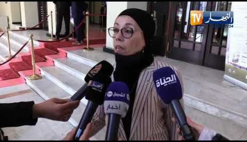 ثقافة: إنطلاق فعاليات ندوة “همزة وصل” الخاصة بنقد التجربة المسرحية الجزائرية