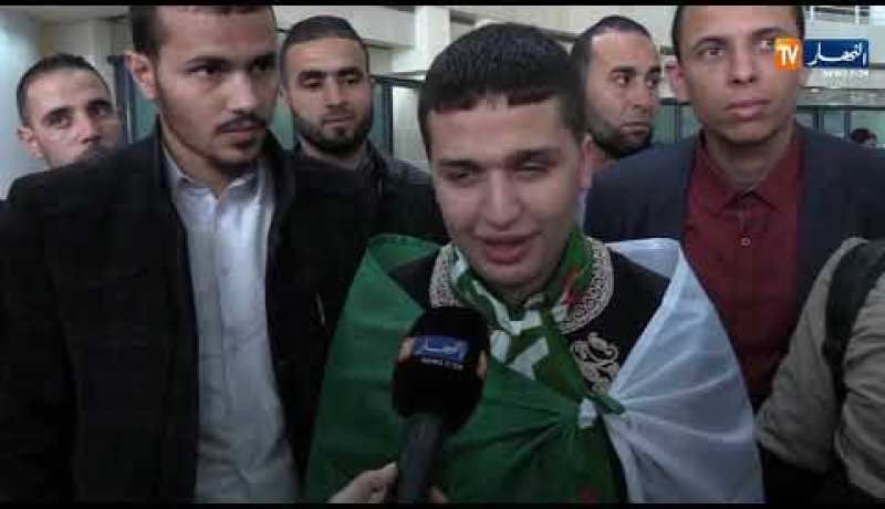 وصول “نضال عيمن” ممثل الجزائر في برنامج “منشد الشارقة”