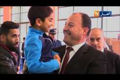 وزير الشباب والرياضة يستعرض مهاراته الرياضية ويبدي إعجابه بإمكانيات الأطفال