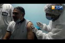 شاهد ..مدير الصحة لولاية البويرة يتلقى اللقاح