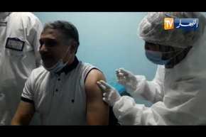 شاهد ..مدير الصحة لولاية البويرة يتلقى اللقاح