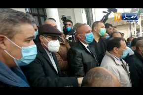 والي سكيكدة يتنقل إلى بلدية عين بوزيان لمعاينة أضرار الهزة الأرضية والسكان يشتكون له التهميش