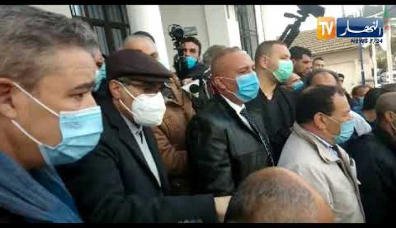 والي سكيكدة يتنقل إلى بلدية عين بوزيان لمعاينة أضرار الهزة الأرضية والسكان يشتكون له التهميش