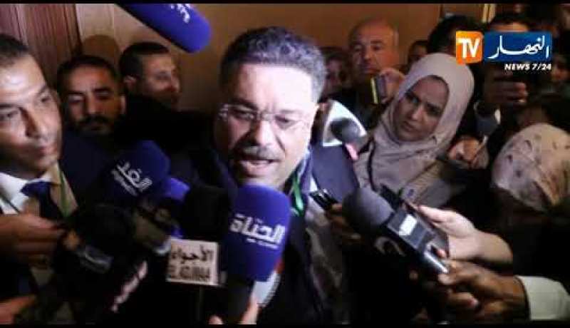 نواب البرلمان ينسحبون من الإجتماع ويطالبون بن صالح بالإستقالة