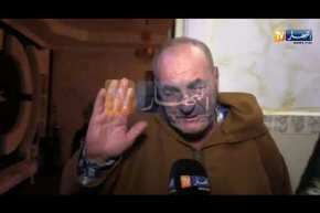 حصريا من بيت المرحوم “هواري المنار” .. صدمة وسط عائلته ووالده يبكي بحرقة