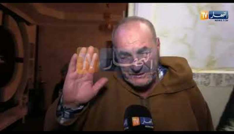 حصريا من بيت المرحوم “هواري المنار” .. صدمة وسط عائلته ووالده يبكي بحرقة