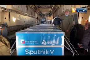 شاهد  وصول أول شحنة للقاح سبوتنيك v للجزائر بمطار بوفاريك