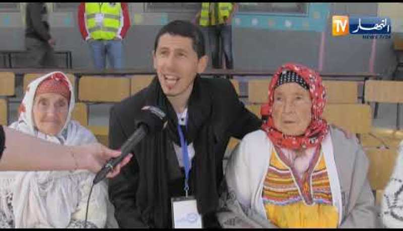 تيزي وزو: شباب قرية تيرميثين يكرمون أمهاتهم و جداتهم اللاتي تجاوزن 80 عاما