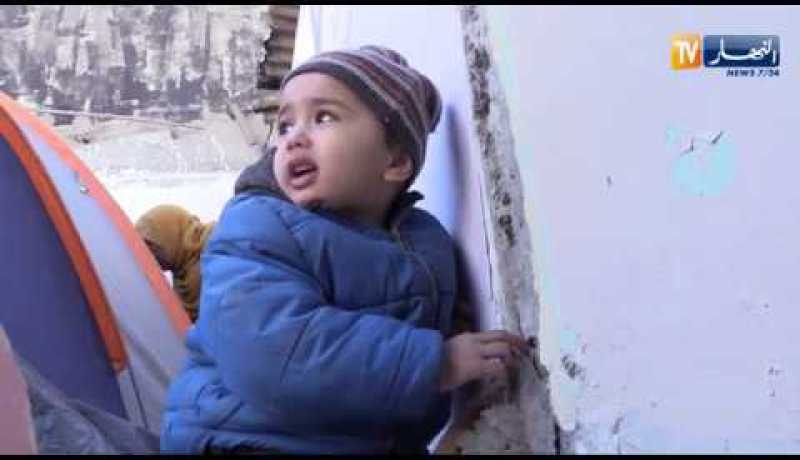 مجتمع: عائلة من أربعة أفراد تعيش في خيمة بسبب توسعة مسجد بباش جراح