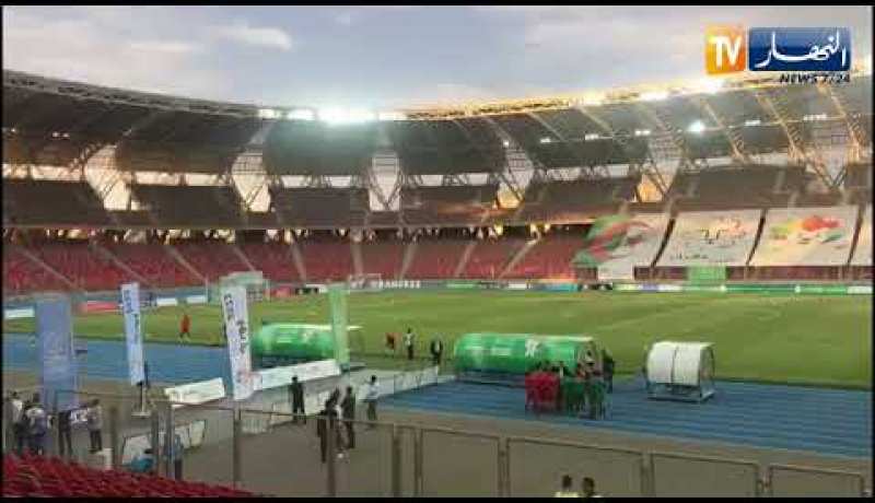 أخر الروتوشات على أرضية ملعب وهران قبل مواجهة المنتخب المحلي أمام ليبيريا