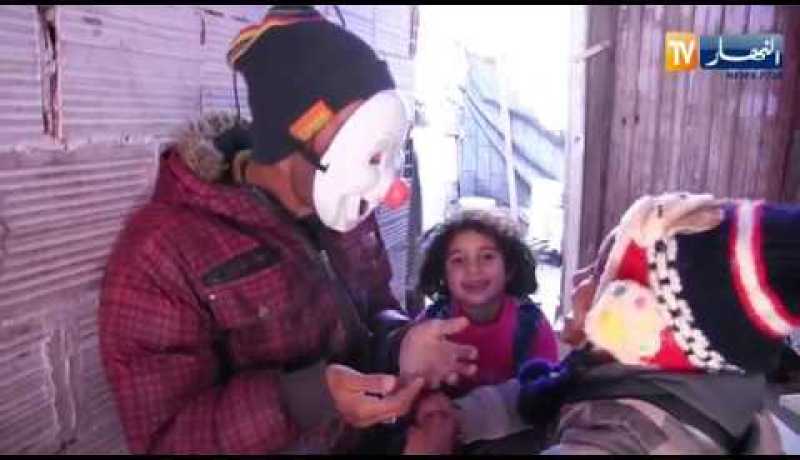 مستغانم: ميلود.. فنان يقاوم ظروفه الصعبة ليدخل الفرحة على الأطفال