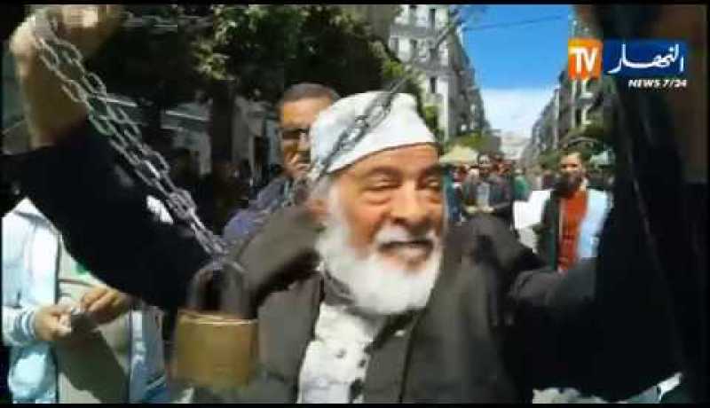 العاصمة: مواجهات خلال مسيرات حاشدة للمطالبة بتنحية بن صالح