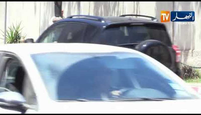 شاهد..لحظة مغادرة وزير السياحة “عبد القادر بن مسعود” المحكمة العليا