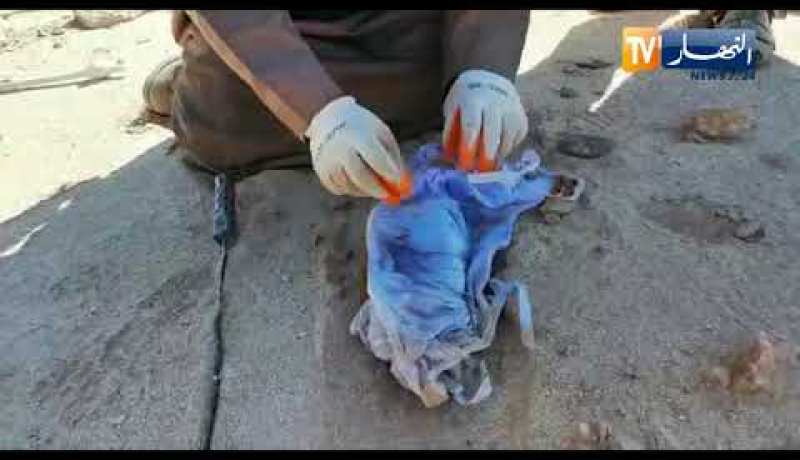 ورقلة: هذا ما عثر عليه الشيخ ابو كنان بمقبرة الصبيان في حملة تطهير المقابر