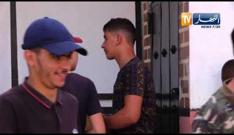 تربية: الإعلان عن نتائج شهادة التعليم المتوسط  أجواء عن الفرحة والحزن