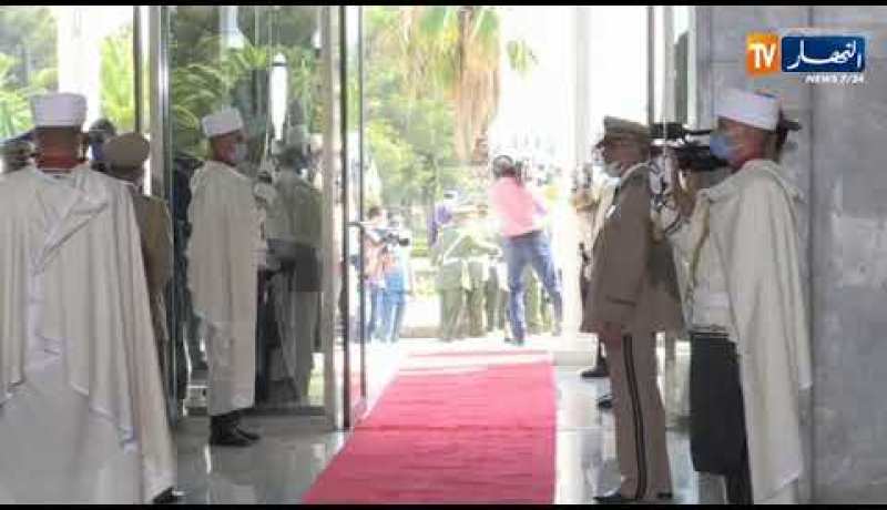 شاهد لحظة وصول رفات الشهداء لقصر الثقافة