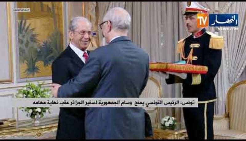تونس: الرئيس التونسي يمنح وسام الجمهورية لسفير الجزائر عقب نهاية مهامه