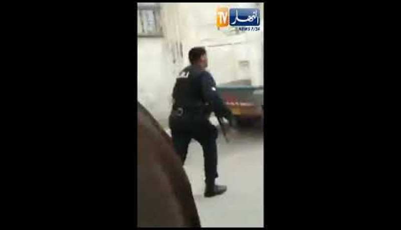 لحظة خروج علي حداد من محكمة القالة