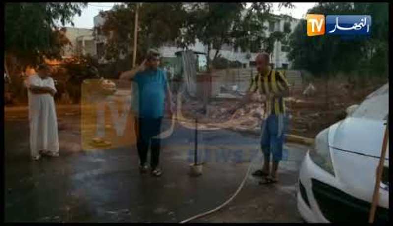 العاصمة.. سكان حي عدل بالكاليتوس يتطوعون لتنظيف حييهم عند غياب أعوان النظافة