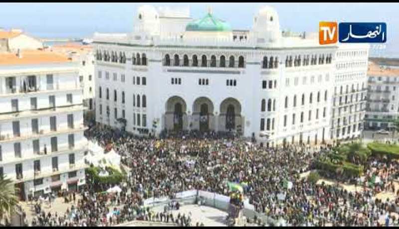 الفترة الإنتقالية ..بين تبني الخيار الدستوري أو الوقوع في حالة الفراغ