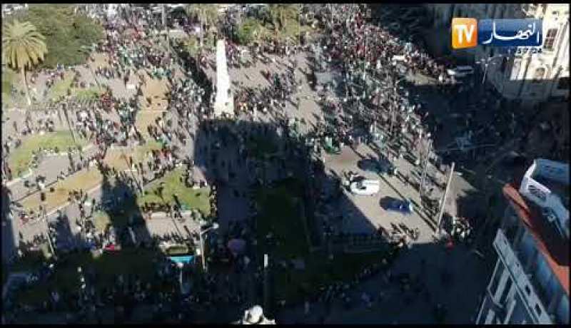 شاهد جانب من مسيرة وهران السلمية بساحة اول نوفمبر