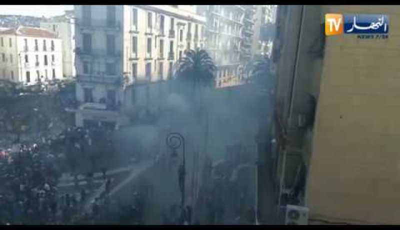 إشتباكات بين المتظاهرين وقوات الشرطة بالعاصمة