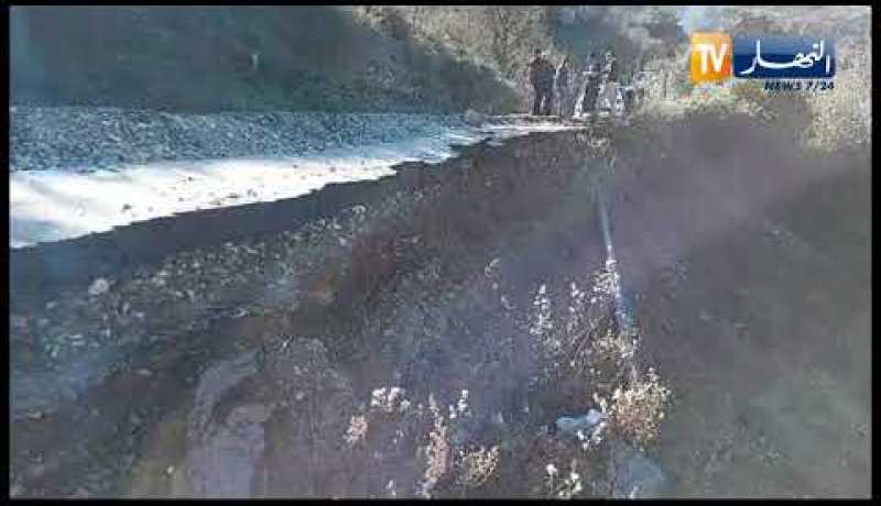 تيزي وزو .. إنجراف التربة بقرية ثاقة بآيت يحي تهدد شبكة الغاز الطبيعي