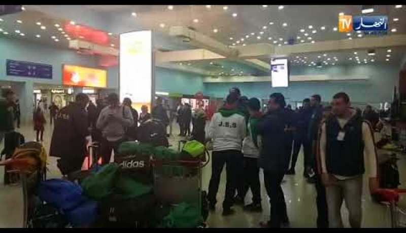 فريق شبيبة الساورة محتجز بمطار هواري بومدين بسبب الإضراب